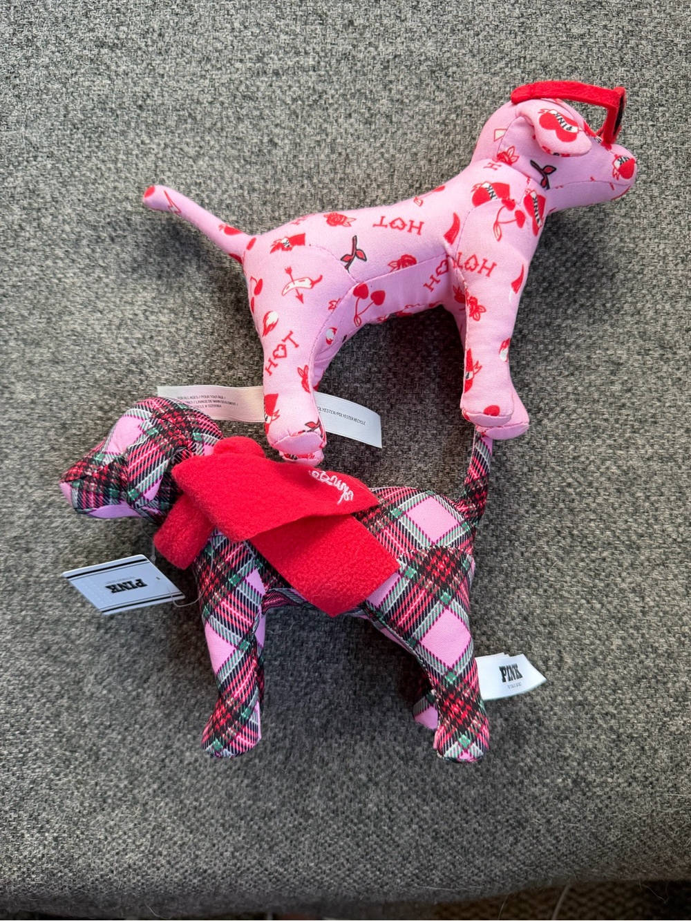 VS PINK dogs